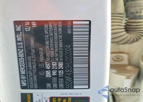 2017 Mercedes-Benz C 300 z USA, uszkodzony, nr VIN 55SWF4JB3HU202004